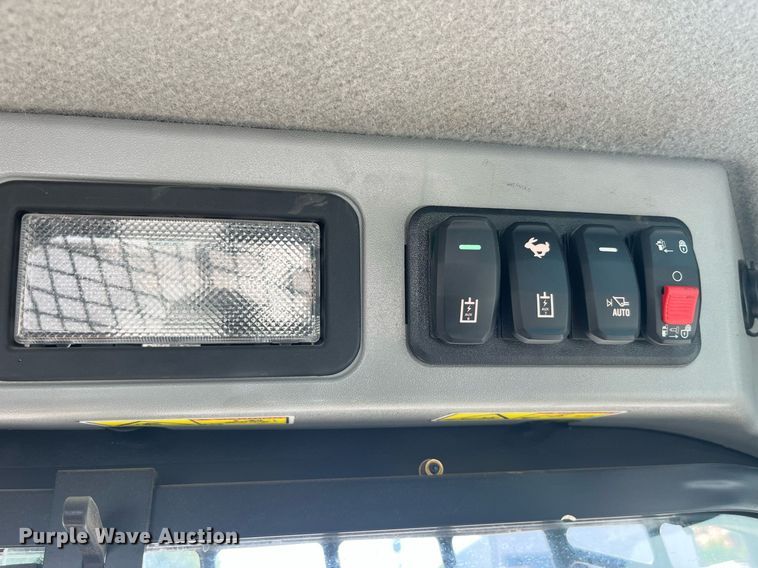 image for item MG9381 2020 Caterpillar 242D3  skid steer loader