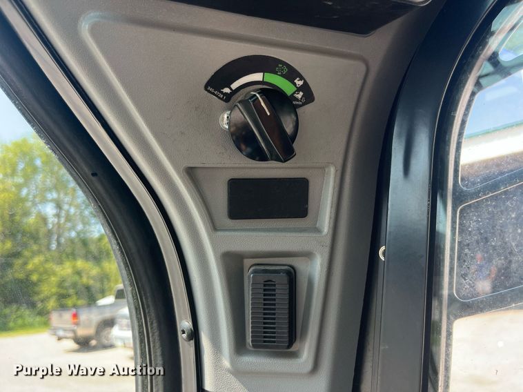 image for item MG9381 2020 Caterpillar 242D3  skid steer loader