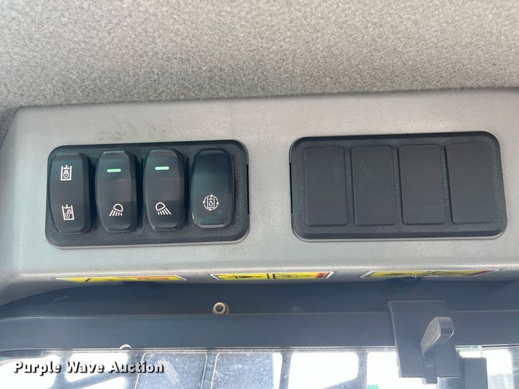 image for item MG9381 2020 Caterpillar 242D3  skid steer loader