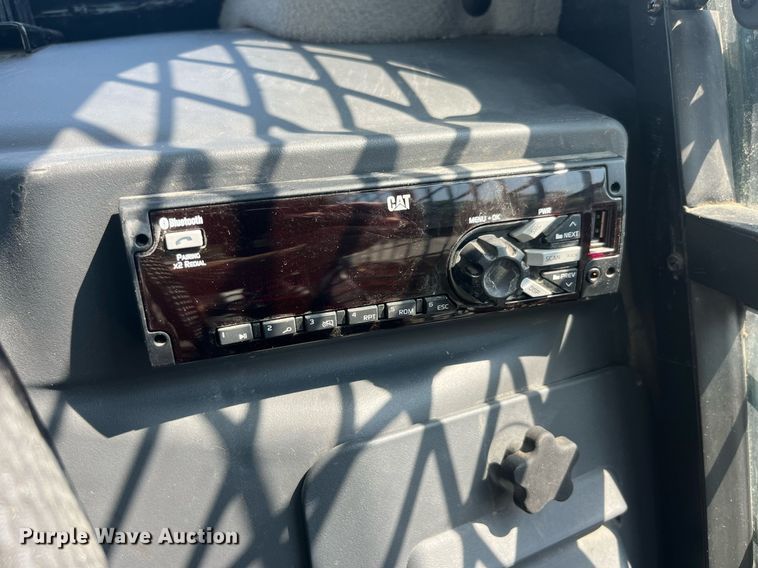 image for item MG9381 2020 Caterpillar 242D3  skid steer loader