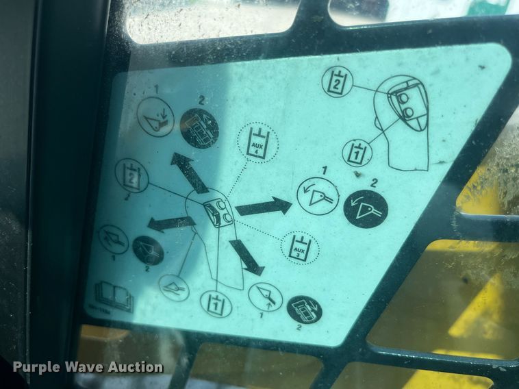 image for item MG9381 2020 Caterpillar 242D3  skid steer loader