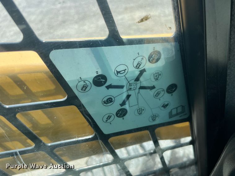 image for item MG9381 2020 Caterpillar 242D3  skid steer loader