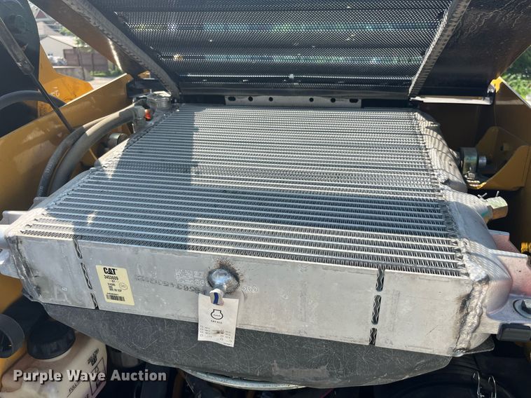 image for item MG9381 2020 Caterpillar 242D3  skid steer loader