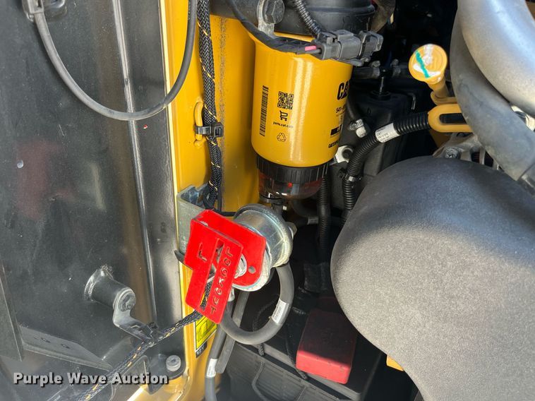 image for item MG9381 2020 Caterpillar 242D3  skid steer loader