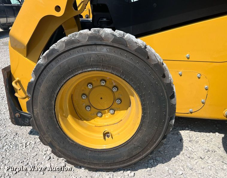 image for item MG9381 2020 Caterpillar 242D3  skid steer loader