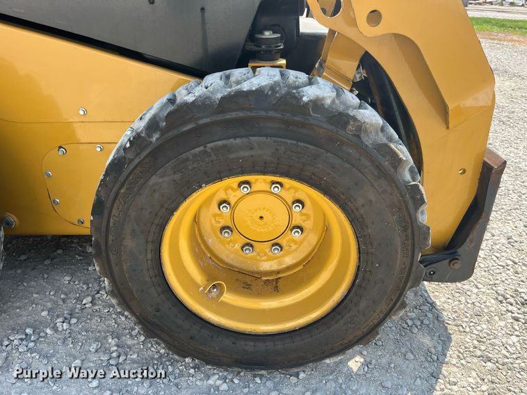 image for item MG9381 2020 Caterpillar 242D3  skid steer loader