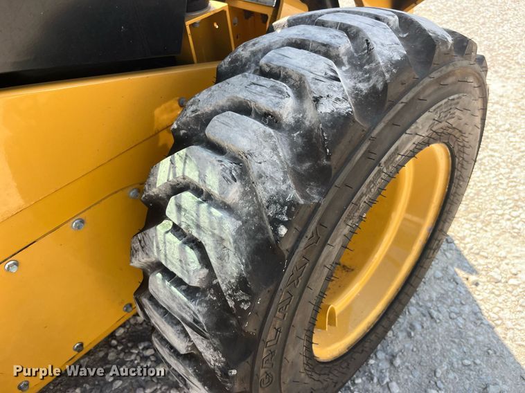 image for item MG9381 2020 Caterpillar 242D3  skid steer loader