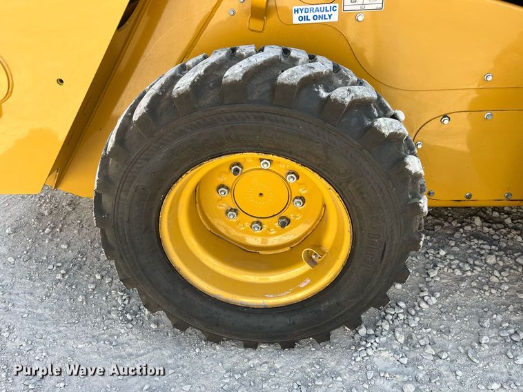 image for item MG9381 2020 Caterpillar 242D3  skid steer loader