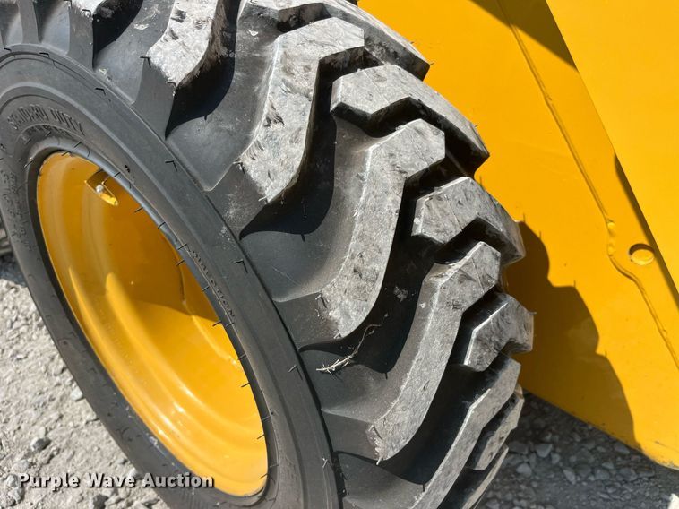 image for item MG9381 2020 Caterpillar 242D3  skid steer loader