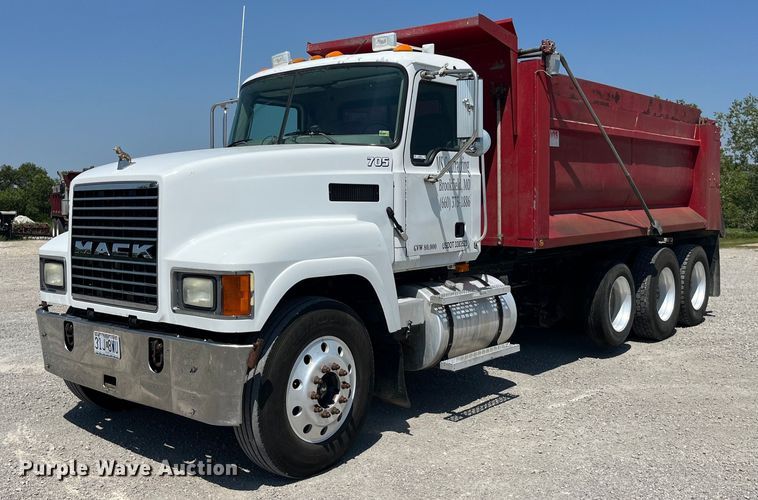 image for item MG9383 2007 Mack CHN613  dump truck