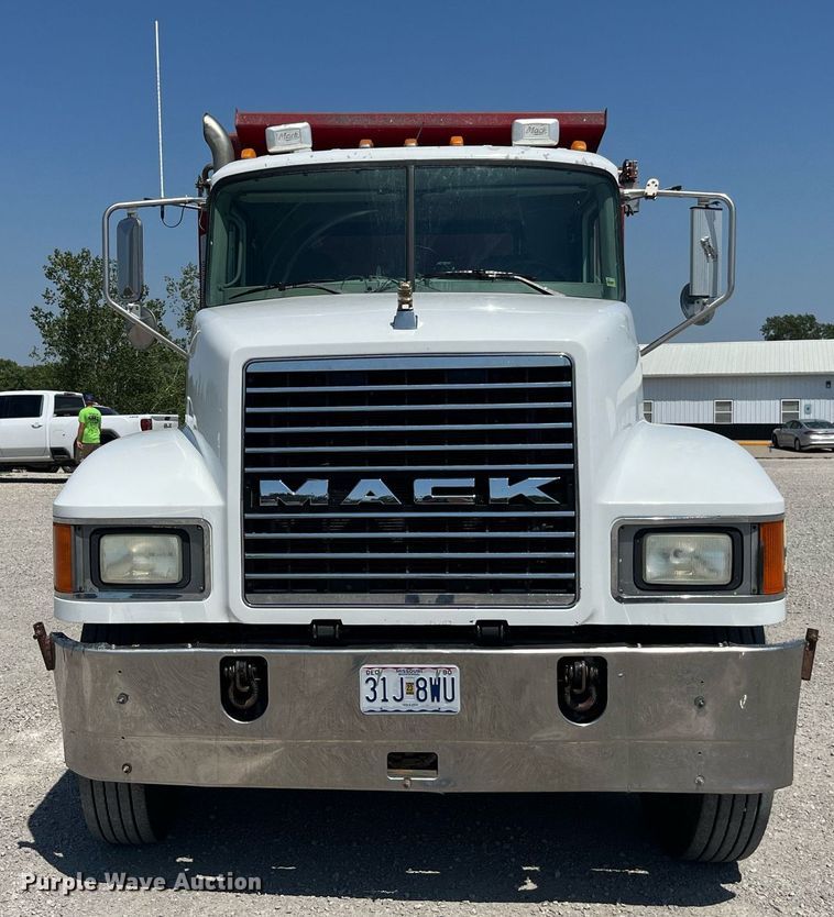 image for item MG9383 2007 Mack CHN613  dump truck