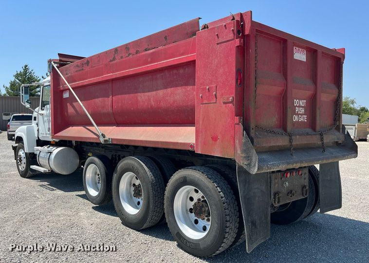 image for item MG9383 2007 Mack CHN613  dump truck