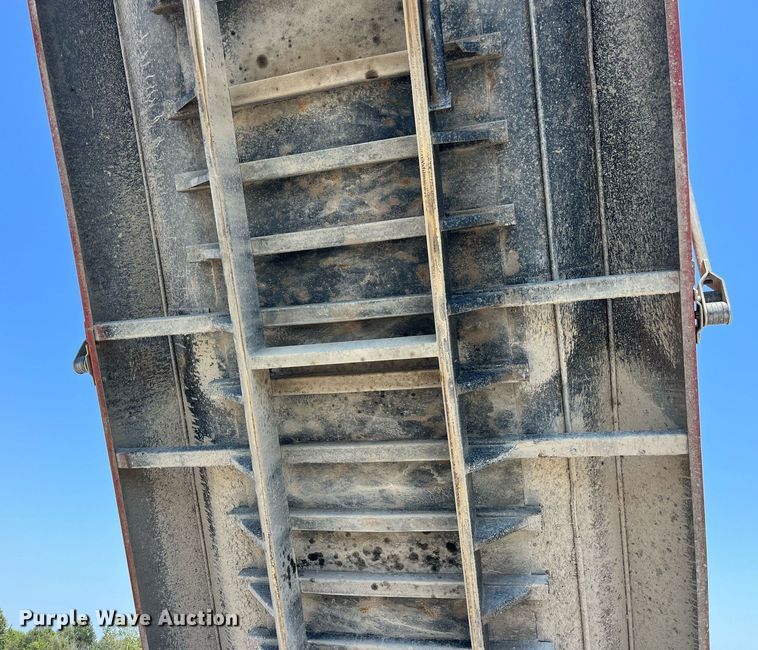 image for item MG9383 2007 Mack CHN613  dump truck