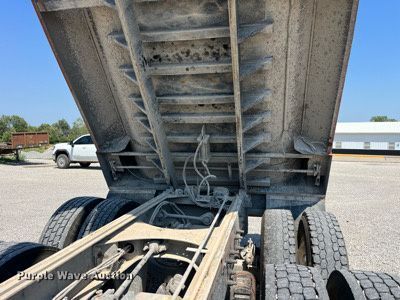 image for item MG9383 2007 Mack CHN613  dump truck