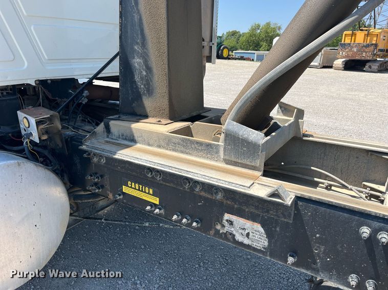 image for item MG9383 2007 Mack CHN613  dump truck