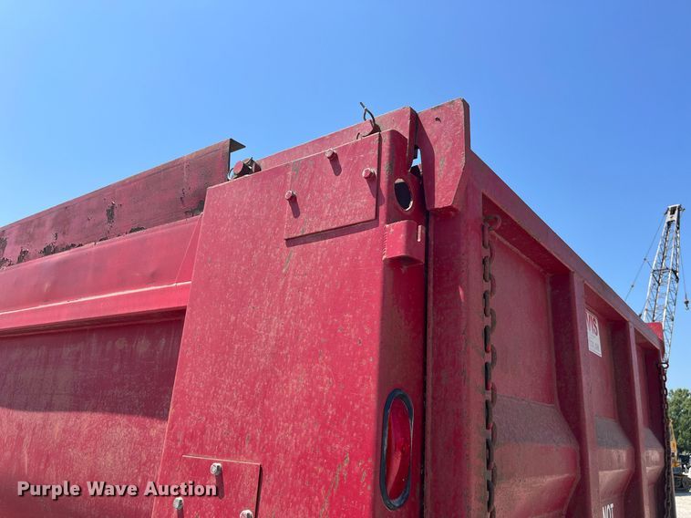 image for item MG9383 2007 Mack CHN613  dump truck