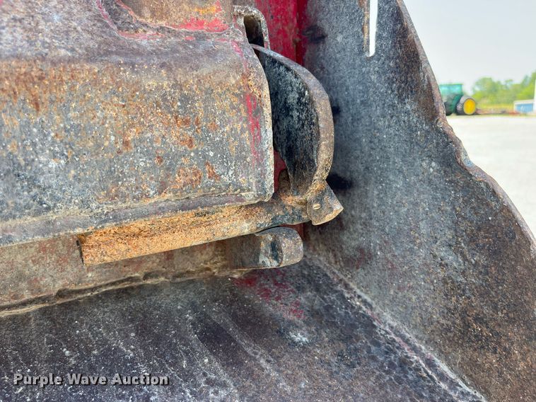 image for item MG9383 2007 Mack CHN613  dump truck