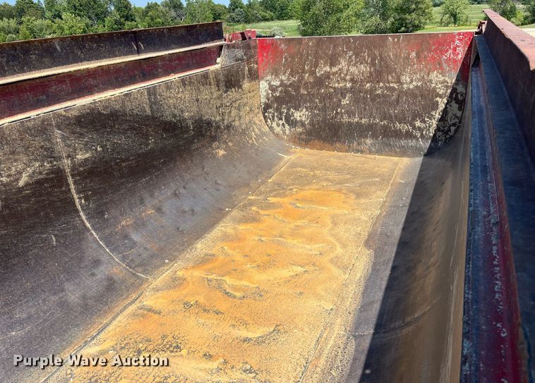 image for item MG9383 2007 Mack CHN613  dump truck