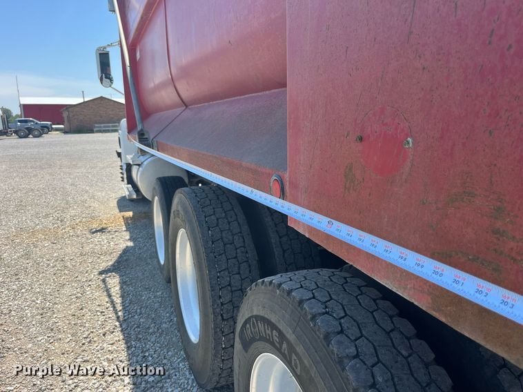 image for item MG9383 2007 Mack CHN613  dump truck