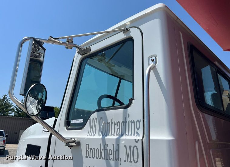 image for item MG9383 2007 Mack CHN613  dump truck