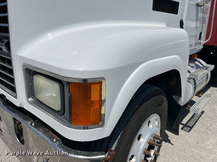 image for item MG9383 2007 Mack CHN613  dump truck