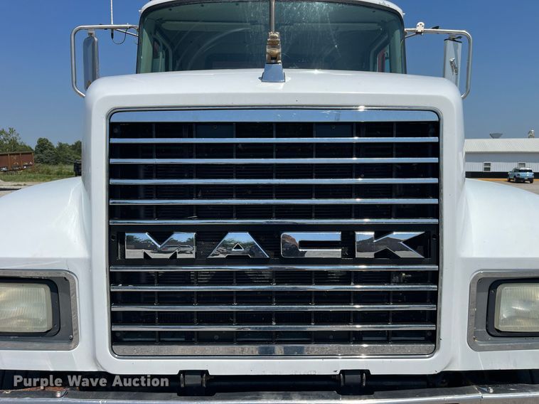 image for item MG9383 2007 Mack CHN613  dump truck
