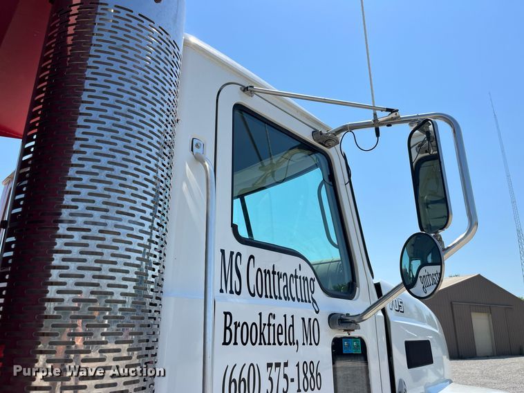 image for item MG9383 2007 Mack CHN613  dump truck