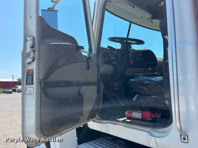 image for item MG9383 2007 Mack CHN613  dump truck