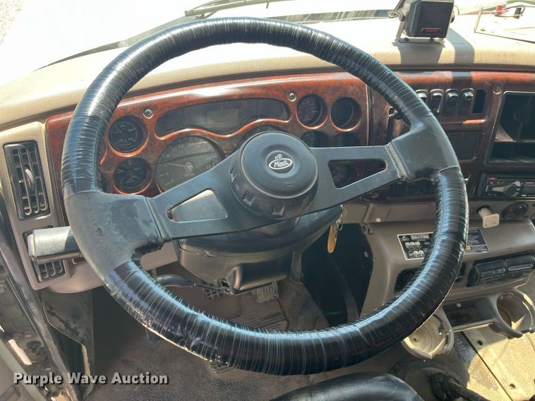 image for item MG9383 2007 Mack CHN613  dump truck