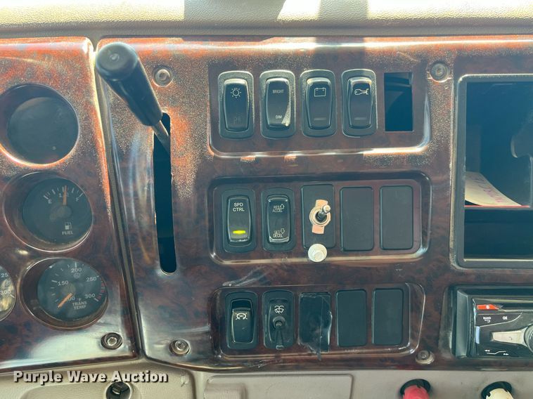 image for item MG9383 2007 Mack CHN613  dump truck