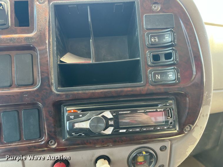 image for item MG9383 2007 Mack CHN613  dump truck