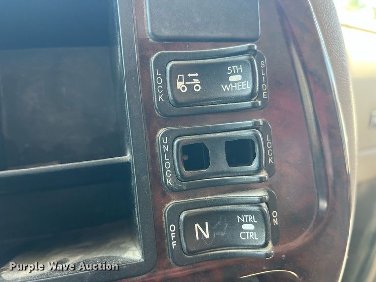 image for item MG9383 2007 Mack CHN613  dump truck