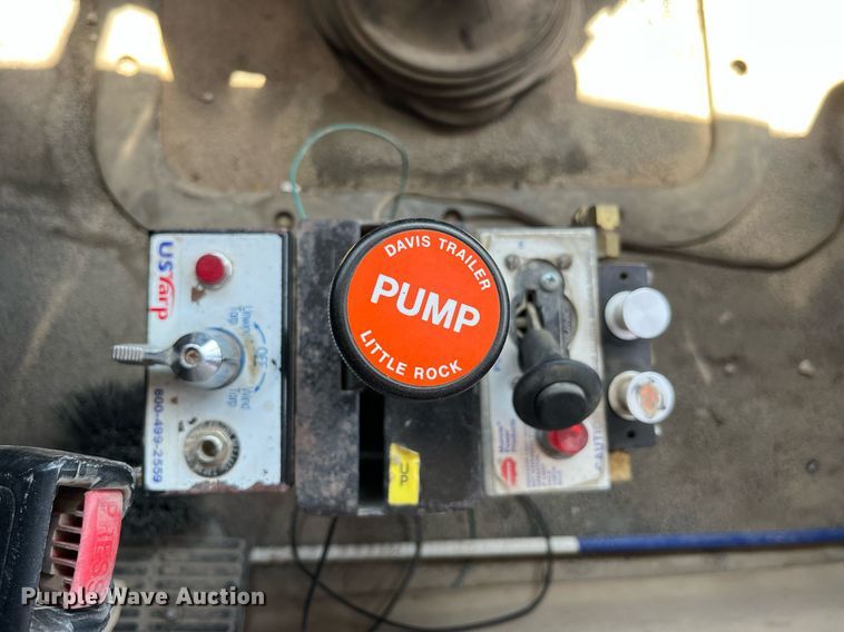 image for item MG9383 2007 Mack CHN613  dump truck