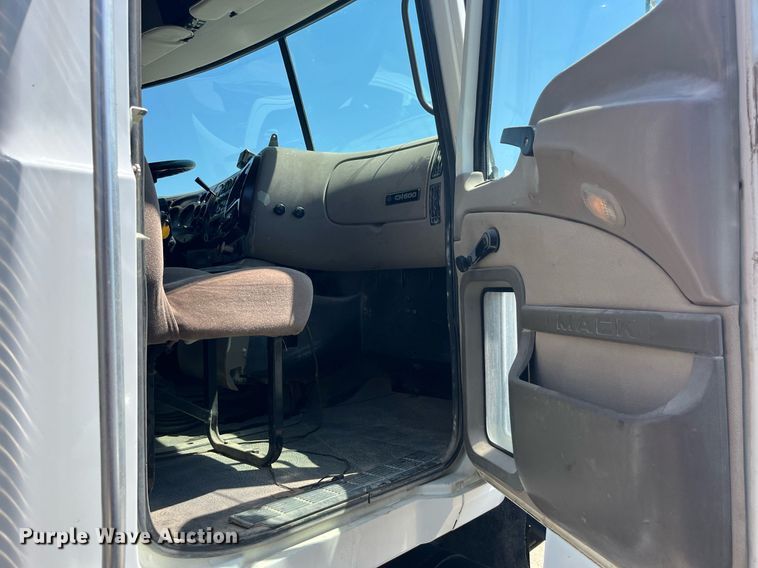 image for item MG9383 2007 Mack CHN613  dump truck