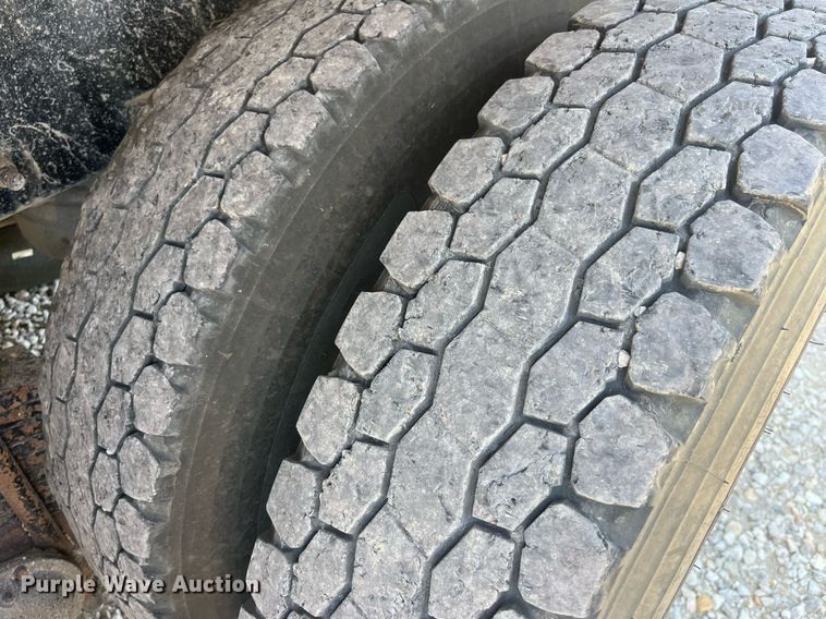 image for item MG9383 2007 Mack CHN613  dump truck