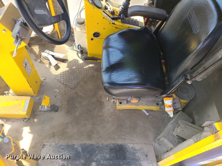 image for item MG9609 2017 Superior Broom DT80K  sweeper