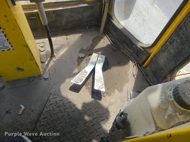 image for item MG9609 2017 Superior Broom DT80K  sweeper