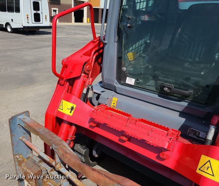 image for item MG9626 2018 Takeuchi TL10V-2  tracked skid steer loader