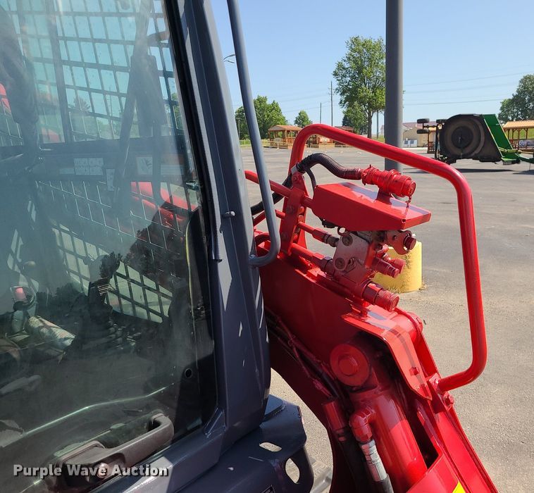 image for item MG9626 2018 Takeuchi TL10V-2  tracked skid steer loader