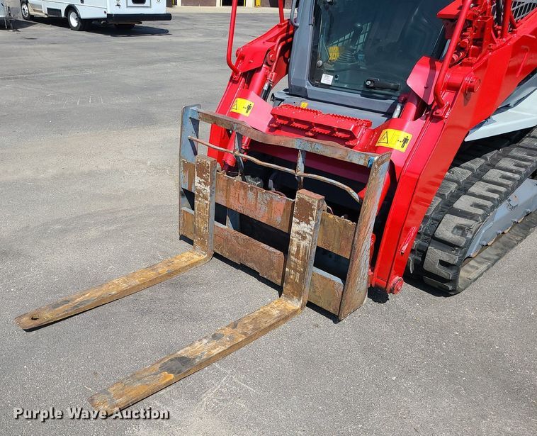 image for item MG9626 2018 Takeuchi TL10V-2  tracked skid steer loader