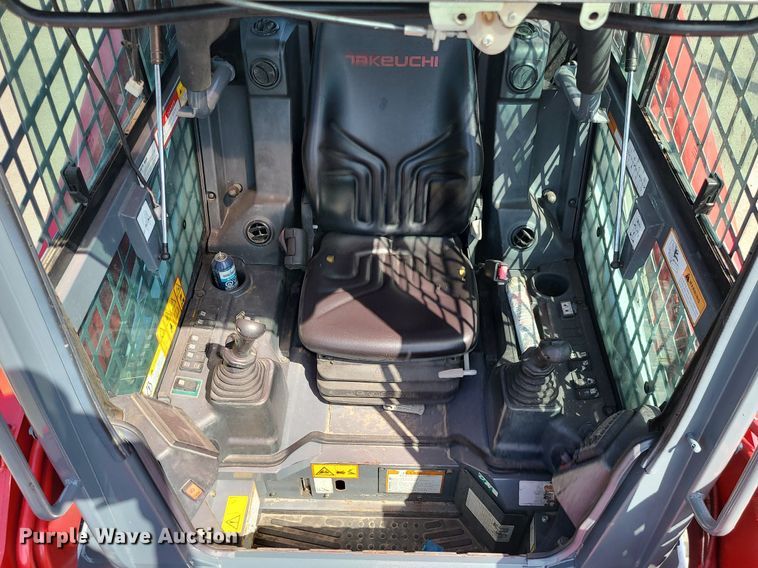 image for item MG9626 2018 Takeuchi TL10V-2  tracked skid steer loader
