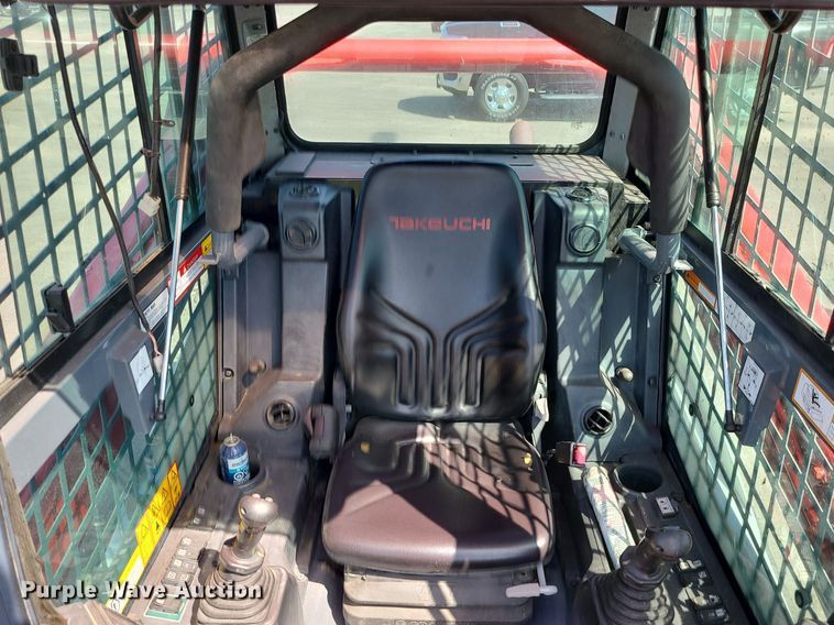 image for item MG9626 2018 Takeuchi TL10V-2  tracked skid steer loader
