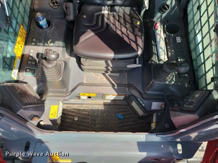 image for item MG9626 2018 Takeuchi TL10V-2  tracked skid steer loader