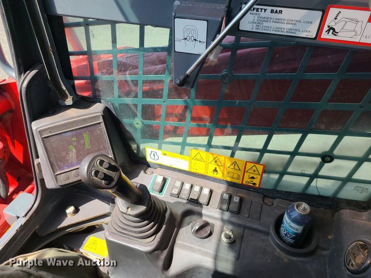 image for item MG9626 2018 Takeuchi TL10V-2  tracked skid steer loader