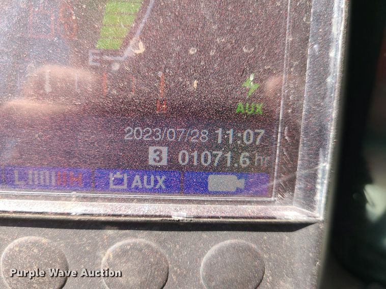 image for item MG9626 2018 Takeuchi TL10V-2  tracked skid steer loader