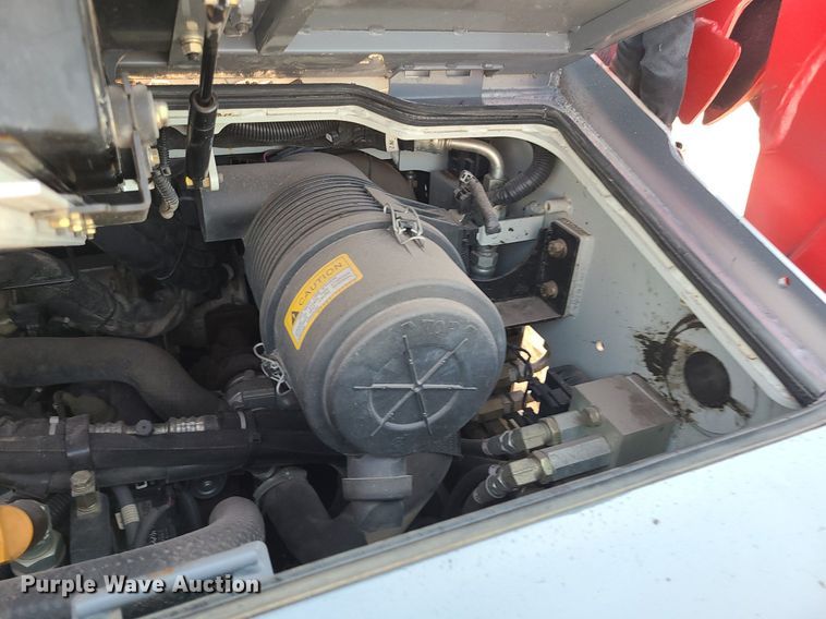 image for item MG9626 2018 Takeuchi TL10V-2  tracked skid steer loader