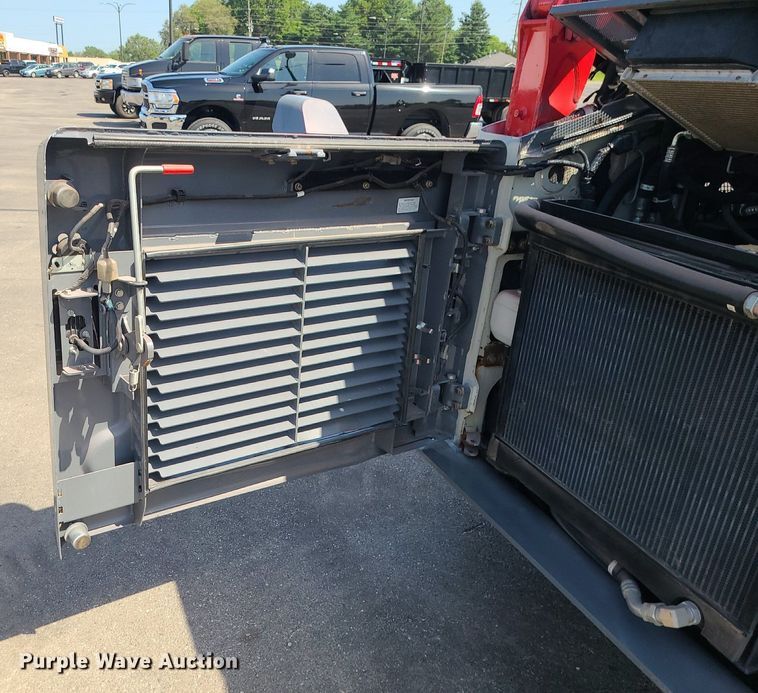 image for item MG9626 2018 Takeuchi TL10V-2  tracked skid steer loader