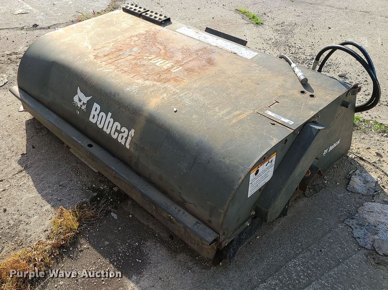 image for item MG9631 2016 Bobcat 72 Sweeper  72" W sweeper