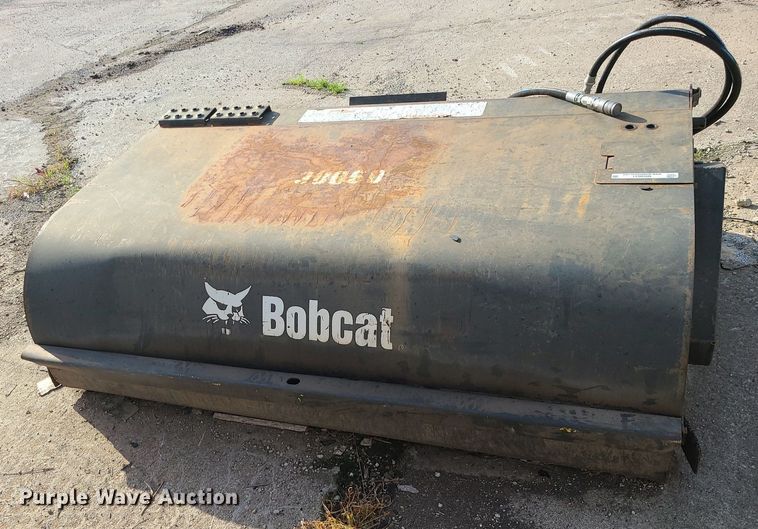 image for item MG9631 2016 Bobcat 72 Sweeper  72" W sweeper