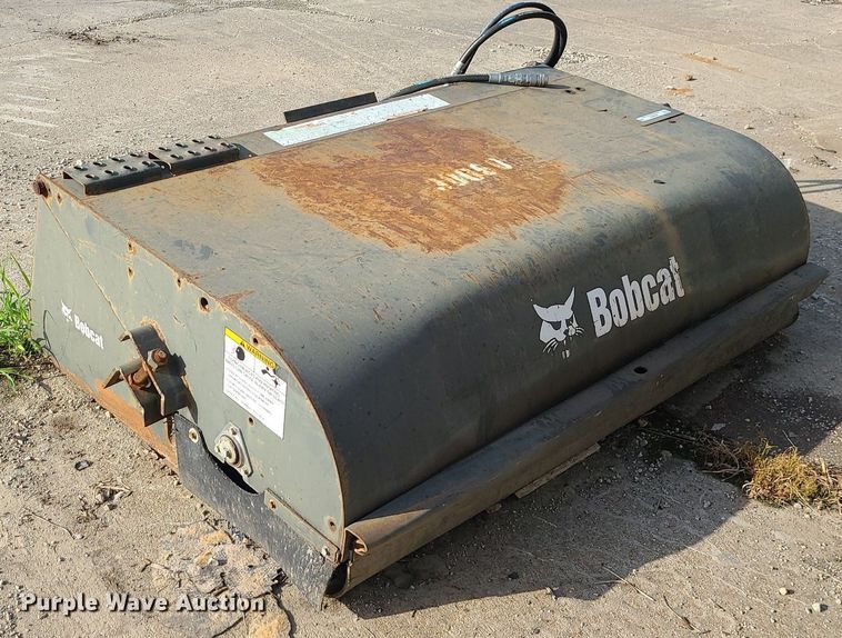 image for item MG9631 2016 Bobcat 72 Sweeper  72" W sweeper